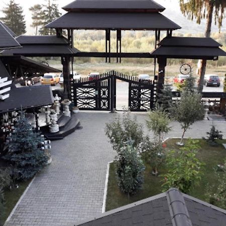 Отель Complex Lions Bucovina Воронец Экстерьер фото