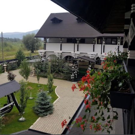 Отель Complex Lions Bucovina Воронец Экстерьер фото